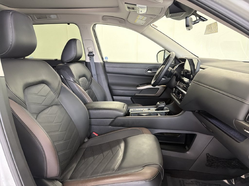 Certified 2025 Nissan Pathfinder Platinum w/ Cargo Package FWD image 23