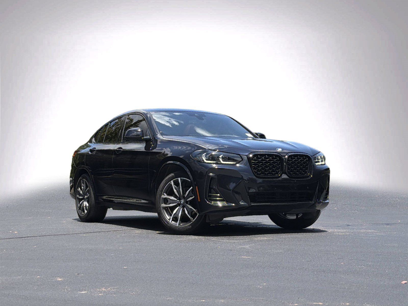 Used 2024 BMW X4 xDrive30i w/ M Sport Package AWD/4WD image 2