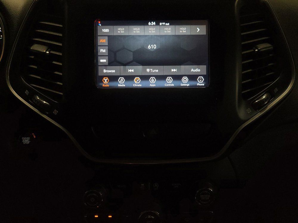 Used 2019 Jeep Cherokee Latitude Plus w/ Cold Weather Group AWD/4WD image 25