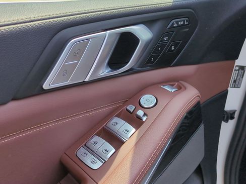 Used 2020 BMW X7 xDrive40i w/ Premium Package image 15