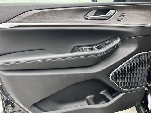 New 2026 Jeep Grand Cherokee L Limited AWD/4WD image 10