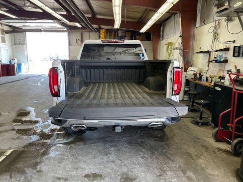 Used 2024 GMC Sierra 1500 SLT w/ SLT Convenience Package AWD/4WD image 29
