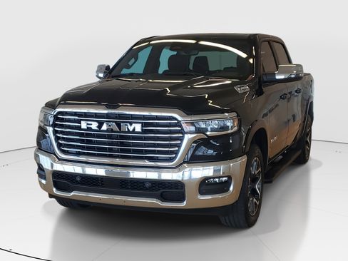 Used 2025 RAM 1500 Laramie AWD/4WD image 4