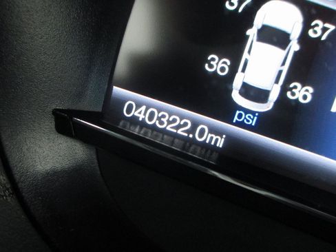 Used 2018 Ford Explorer XLT w/ Equipment Group 202A image 28