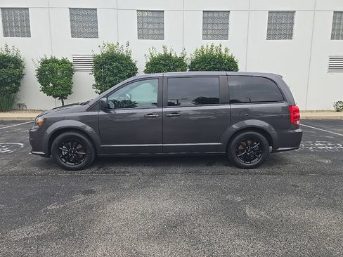 Used 2020 Dodge Grand Caravan SXT w/ Driver Convenience Group FWD image 5