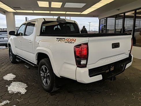 Used 2019 Toyota Tacoma TRD Sport image 8