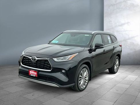 Certified 2022 Toyota Highlander Platinum image 1