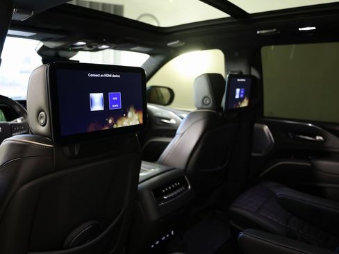 Used 2024 Cadillac Escalade V w/ LPO, ONYX Package image 17