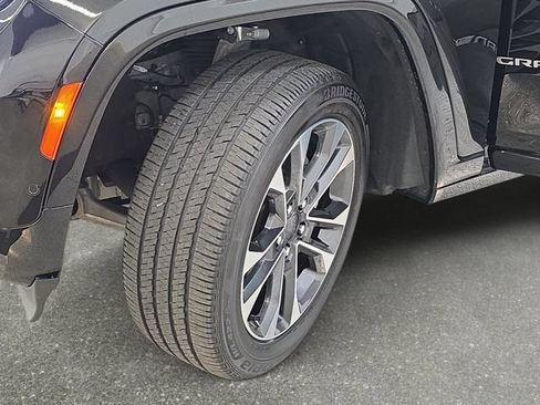 Used 2025 Jeep Grand Cherokee Overland AWD/4WD image 32