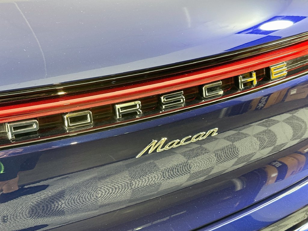 Certified 2024 Porsche Macan AWD/4WD image 34