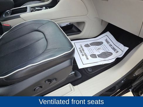 Certified 2022 Chrysler Pacifica Limited FWD image 14