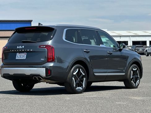 Used 2024 Kia Telluride S AWD/4WD image 3