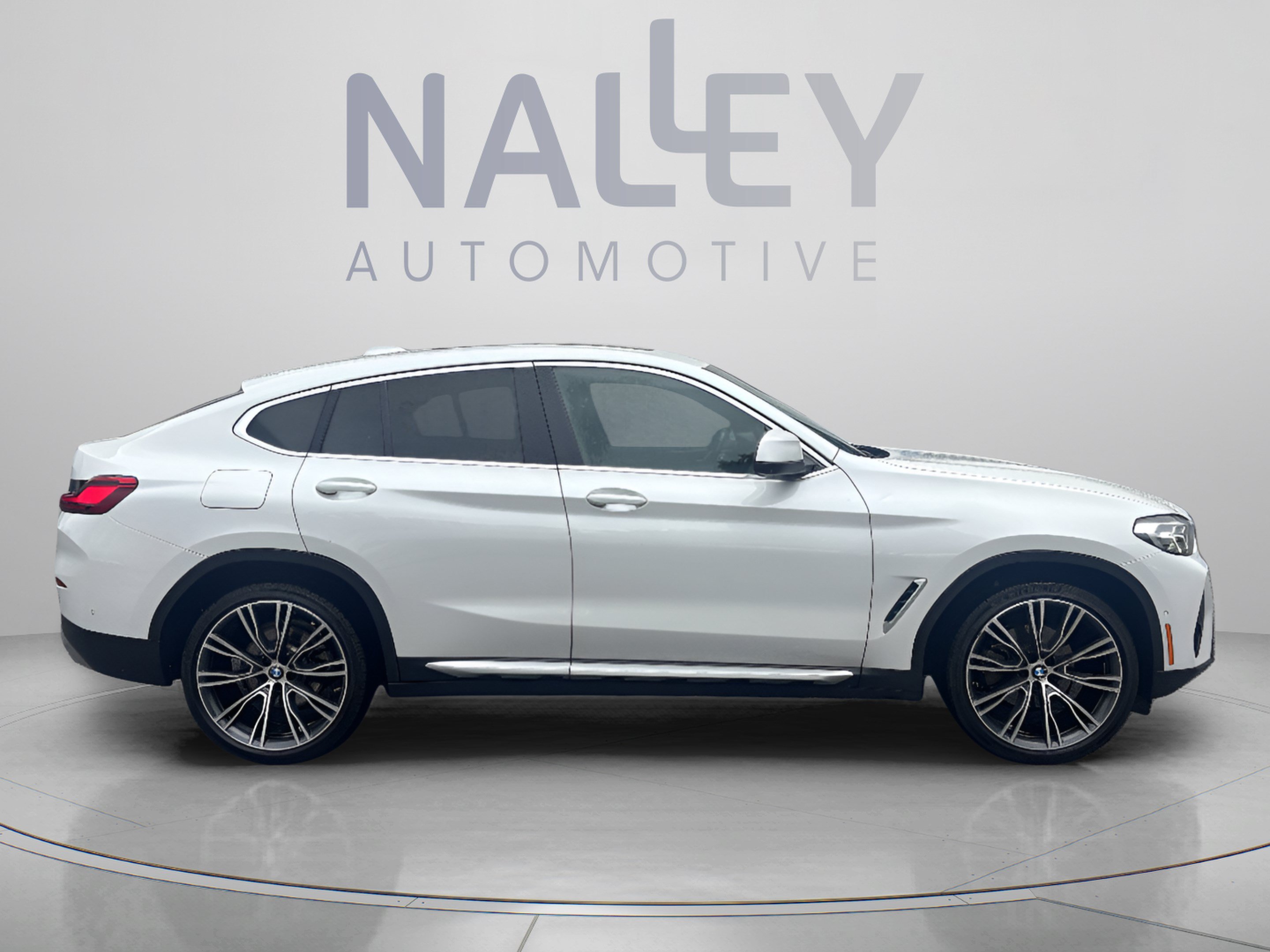 Used 2022 BMW X4 xDrive30i w/ Premium Package 2 AWD/4WD image 4