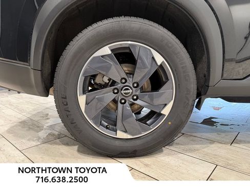 Used 2024 Nissan Rogue SV AWD/4WD image 9
