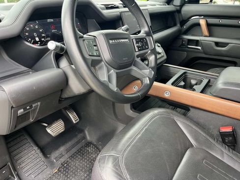 Used 2022 Land Rover Defender 110 X AWD/4WD image 11