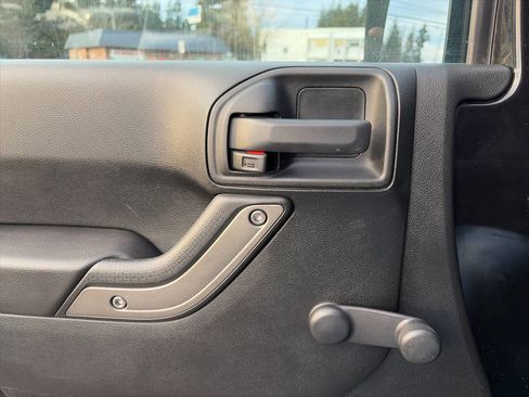 Used 2017 Jeep Wrangler Sport image 32