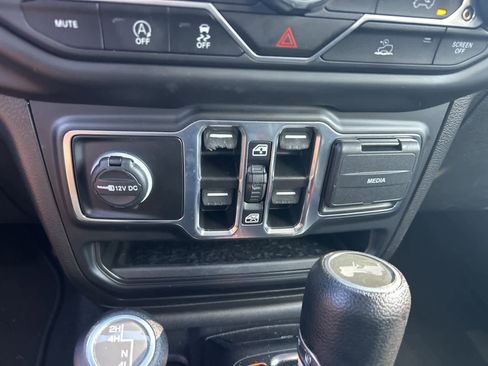 Used 2022 Jeep Wrangler Unlimited Sahara image 57