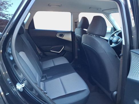 Used 2023 Kia Soul LX image 16