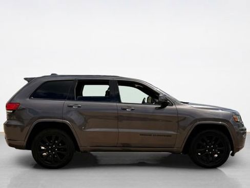 Used 2019 Jeep Grand Cherokee Altitude RWD image 2