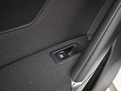 Used 2016 Volkswagen e-Golf SE w/ DC Fast Charging Package image 37