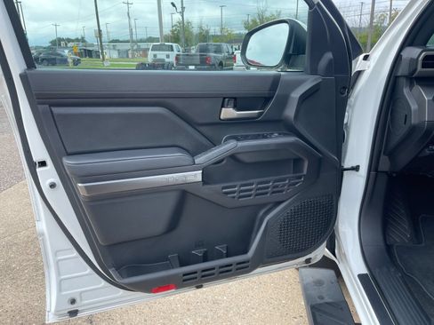 Used 2024 Toyota Tacoma TRD Sport AWD/4WD image 11