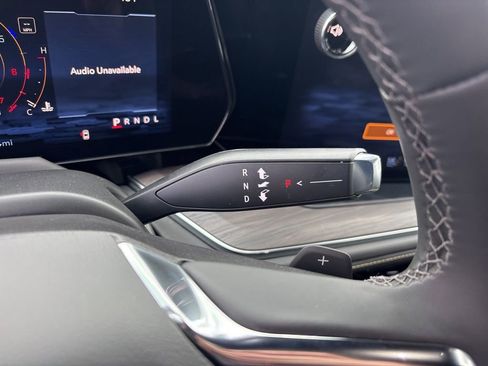 New 2025 Chevrolet Suburban Premier image 15