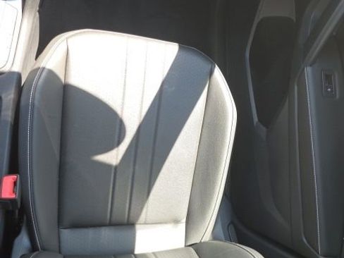Used 2023 Volkswagen Tiguan SE FWD image 19