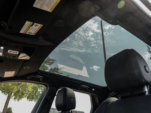 New 2026 Land Rover Discovery Sport Landmark AWD/4WD image 5