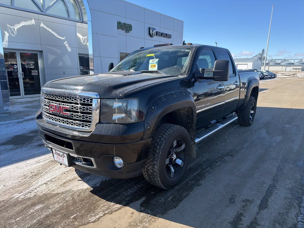 Used 2011 GMC Sierra 2500 Denali w/ Suspension Package, Off-Road AWD/4WD image 2