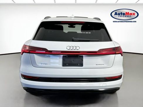 Used 2022 Audi e-tron Premium w/ Convenience Plus Package AWD/4WD image 8