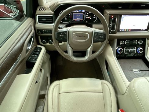 Used 2021 GMC Yukon XL Denali w/ Denali Premium Package image 17