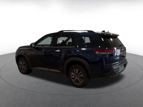 Used 2025 Nissan Pathfinder SV AWD/4WD image 9