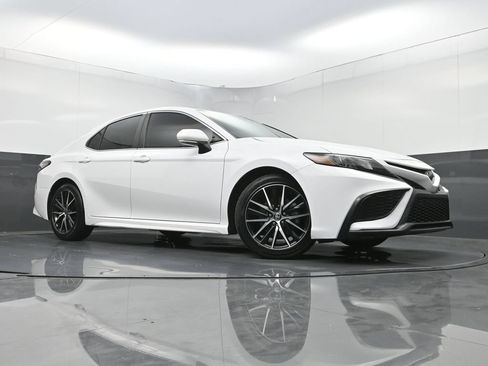 Used 2023 Toyota Camry SE w/ Convenience Package FWD image 24