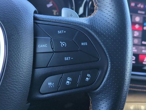 Used 2023 Dodge Durango R/T w/ Hemi Orange Plus Package image 32