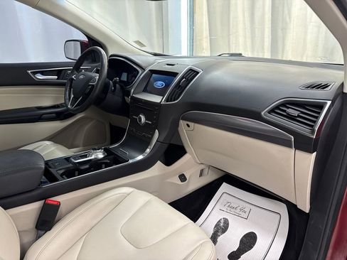 Used 2019 Ford Edge Titanium image 10