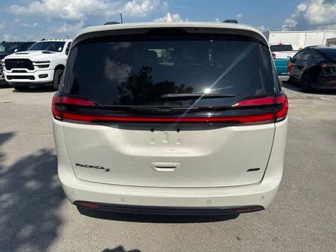 Used 2021 Chrysler Pacifica Touring-L w/ S Appearance Package AWD/4WD image 6