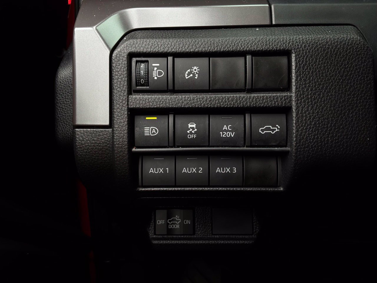 Used 2024 Toyota Tacoma TRD Off-Road w/ TRD Off Road Premium Package AWD/4WD image 31