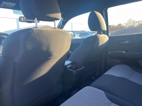 Used 2022 Toyota Tacoma TRD Sport V6 image 12