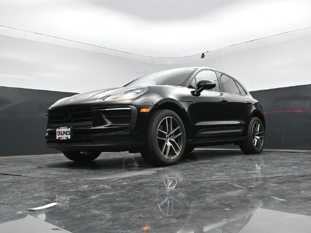 Used 2025 Porsche Macan AWD/4WD image 52