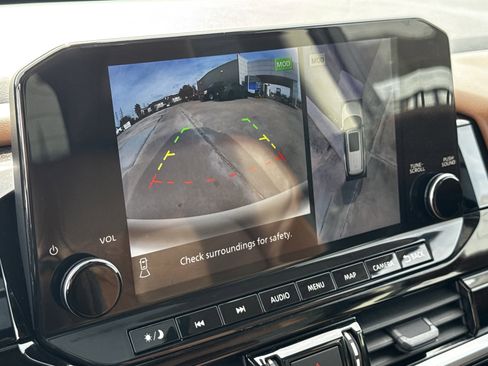 Used 2023 Nissan Pathfinder Platinum image 19