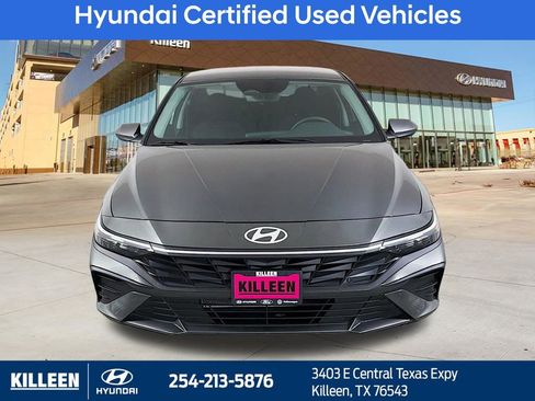 Used 2025 Hyundai Elantra SE image 2