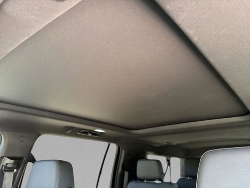 Used 2023 Chevrolet Suburban Z71 w/ Luxury Package image 33