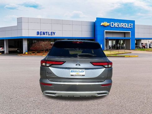 Used 2023 Mitsubishi Outlander SE image 4