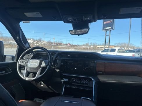 Used 2025 GMC Sierra 2500 Denali Ultimate image 17