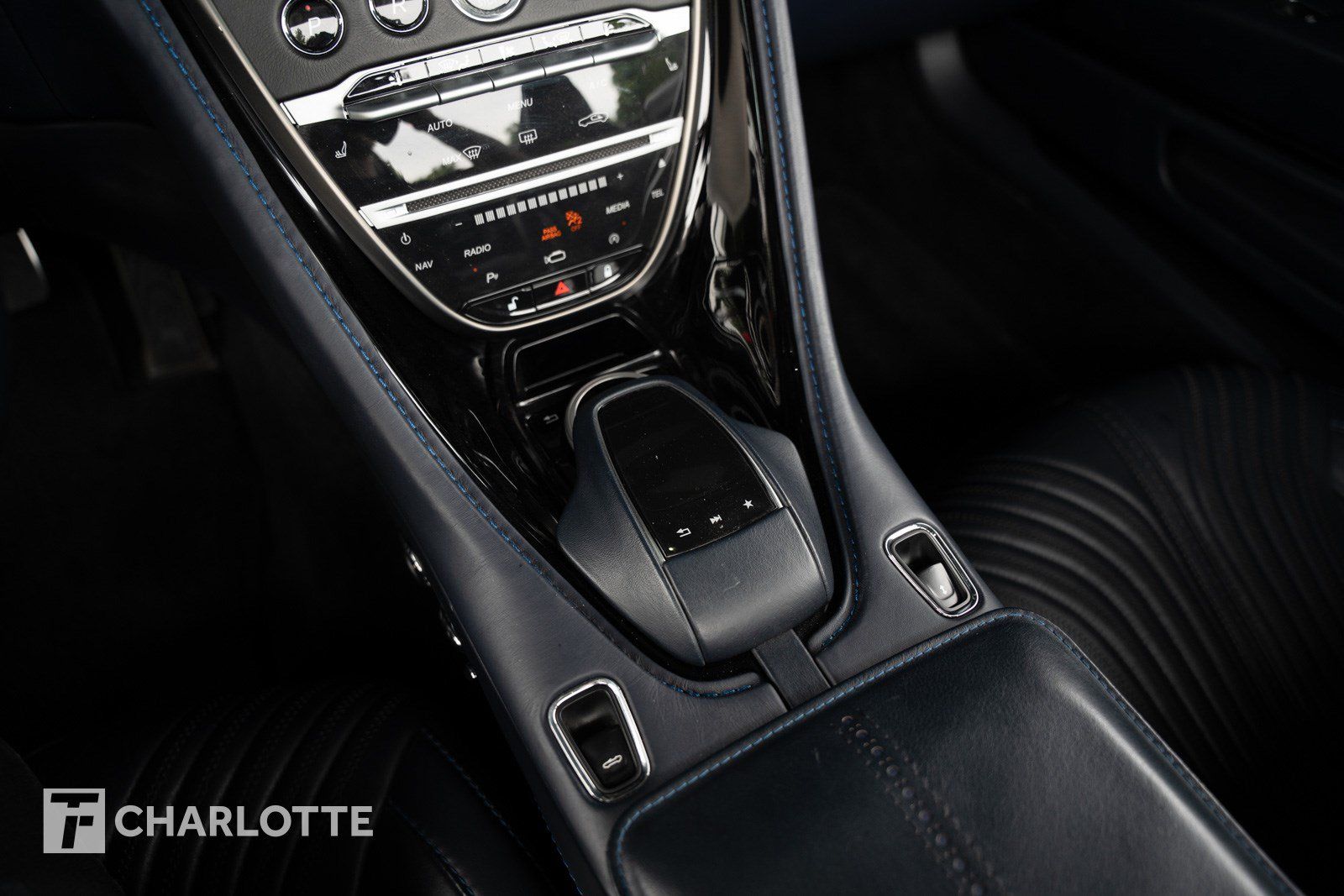 Used 2019 Aston Martin DB11 Volante RWD image 28