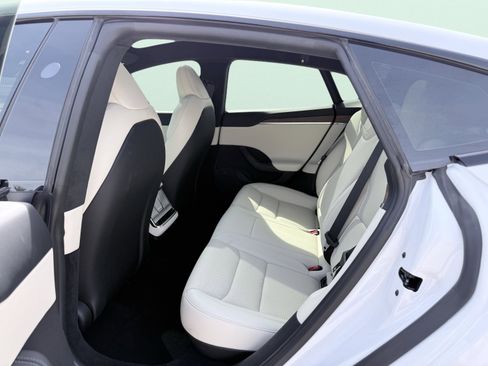 Used 2025 Tesla Model S image 33