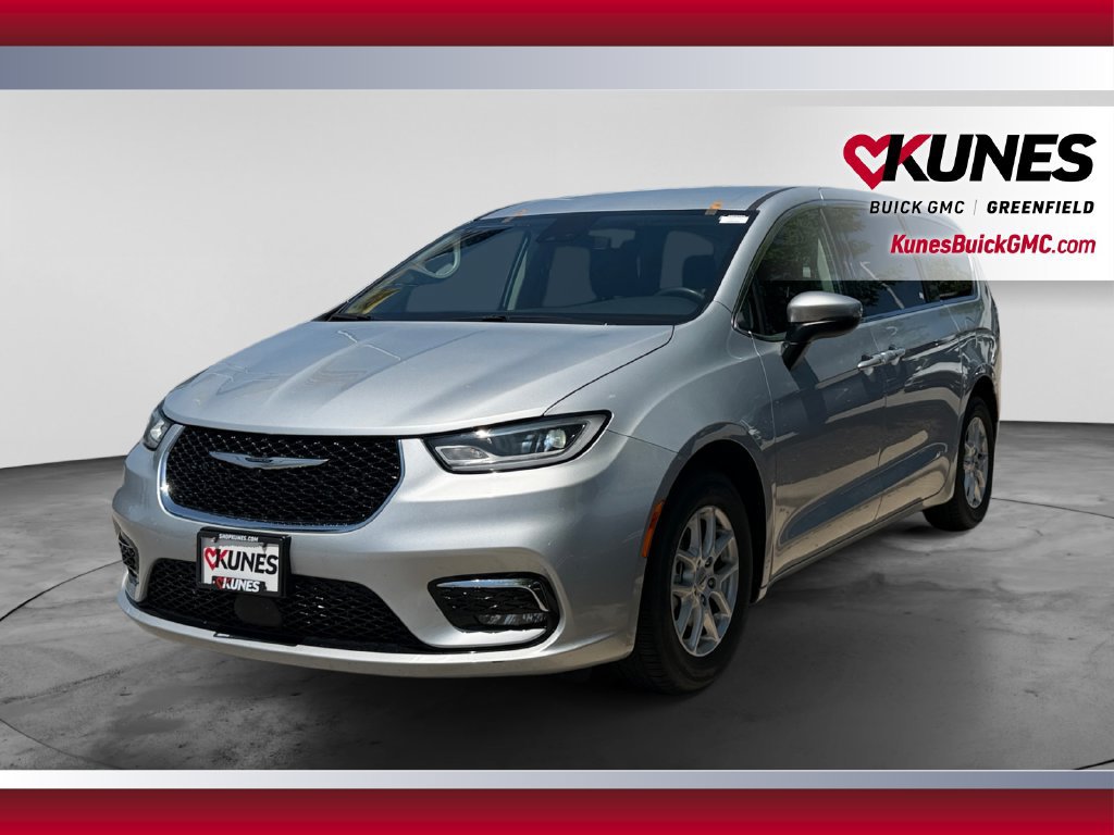 Used 2023 Chrysler Pacifica Touring-L FWD image 5