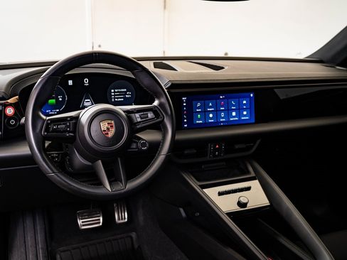 Certified 2024 Porsche Macan 4 Electric image 4