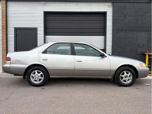 Used 1999 Toyota Camry LE FWD image 10