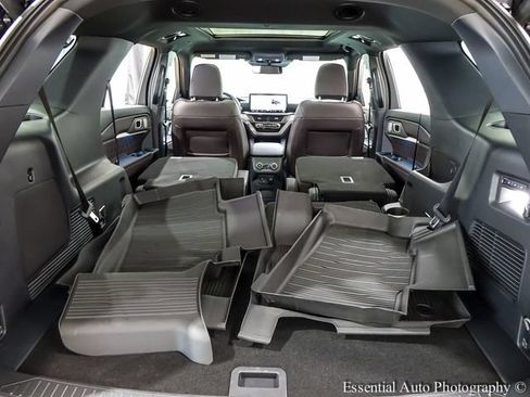 Used 2026 Ford Explorer Platinum w/ LUX Leather Package AWD/4WD image 25